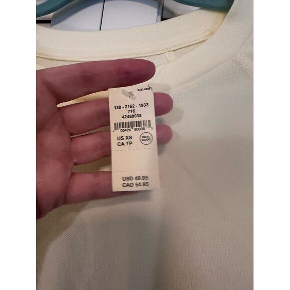 American Eagle Butter Yellow Shirt - New With Tags- XS RUNS LARGE - Picture 3 of 4